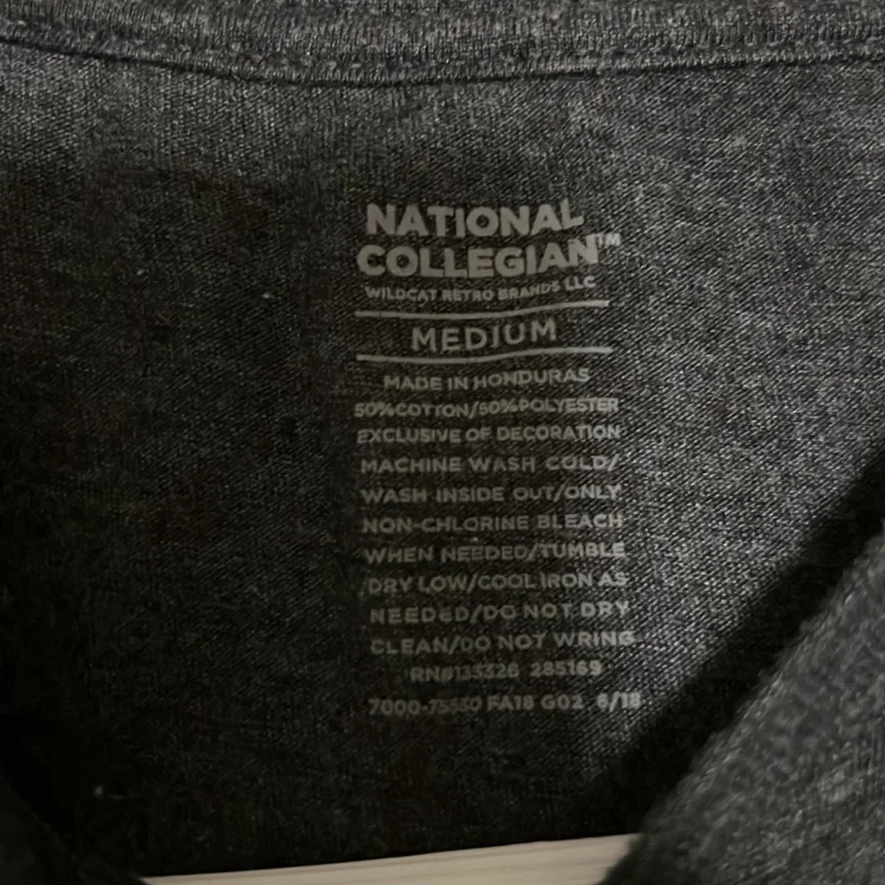Old Navy Men’s National Collegian University of Iowa Short Sleeve tshirt Medium